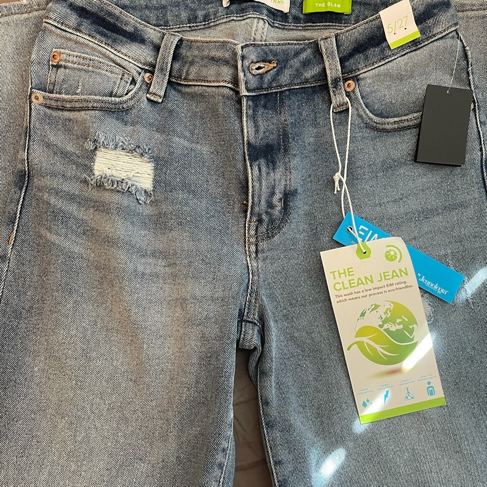 NWT mid rise jean